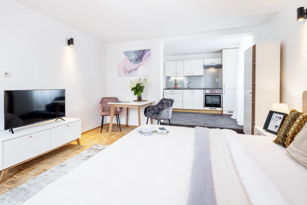 Wine & Bike City Tower Apartments 즈노이모 외부 사진